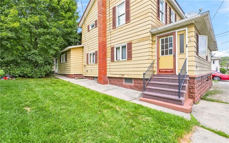557 Railroad St., Windber, 15963, 3 Bedrooms Bedrooms, ,1 BathroomBathrooms,Residential,For Sale,Railroad St.,1766720