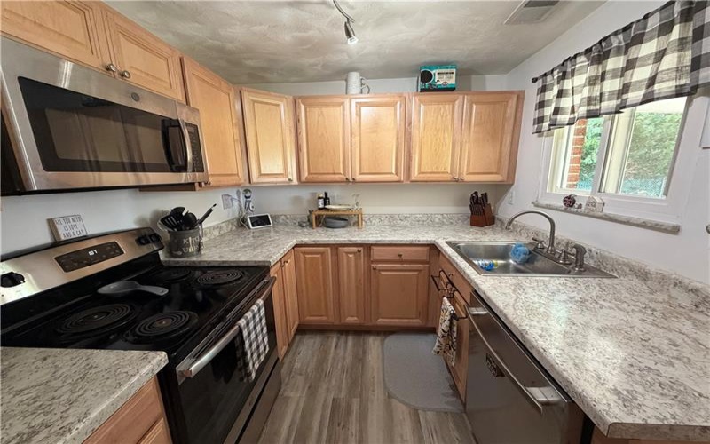 405 4th St, Mc Donald, 15057, 3 Bedrooms Bedrooms, ,2 BathroomsBathrooms,Residential,For Sale,4th St,1768076
