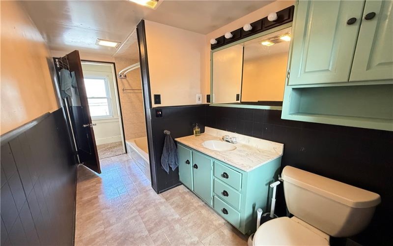 1612 Broad St, Greensburg, 15601, 3 Bedroom Bedrooms, 8 Room Rooms,1.1 BathroomBathrooms,Residential,For Sale,Broad St,1766722