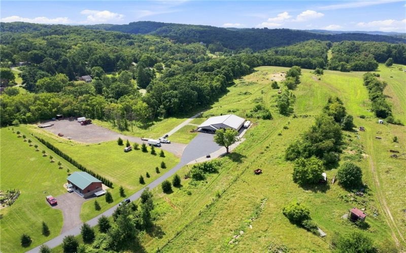 2084 Boquet Road, Jeannette, 15644, 4 Bedrooms Bedrooms, 11 Rooms Rooms,4.1 BathroomsBathrooms,Residential,For Sale,Boquet Road,1768102