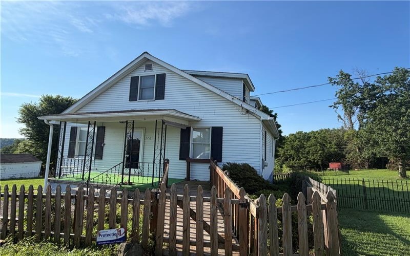 710 Wellington Ave, La Belle, 15450, 3 Bedrooms Bedrooms, 8 Rooms Rooms,1 BathroomBathrooms,Residential,For Sale,Wellington Ave,1765204