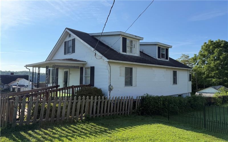 710 Wellington Ave, La Belle, 15450, 3 Bedrooms Bedrooms, 8 Rooms Rooms,1 BathroomBathrooms,Residential,For Sale,Wellington Ave,1765204