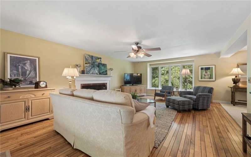 114 Sunrise Lane, Ligonier, 15658, 3 Bedrooms Bedrooms, 10 Rooms Rooms,3.1 BathroomsBathrooms,Residential,For Sale,Sunrise Lane,1765240