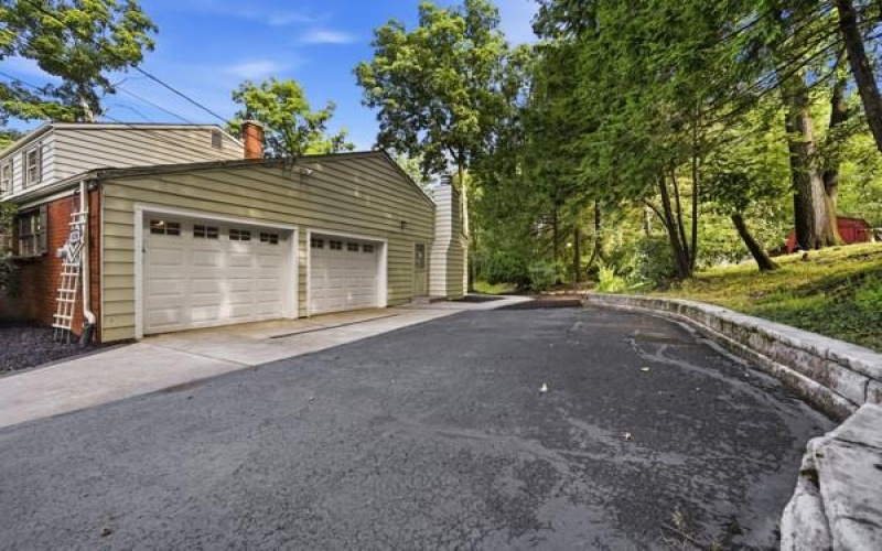 439 Manor Rd, Delmont, 15626, 4 Bedroom Bedrooms, 9 Room Rooms,2.2 BathroomBathrooms,Residential,For Sale,Manor Rd,1768191