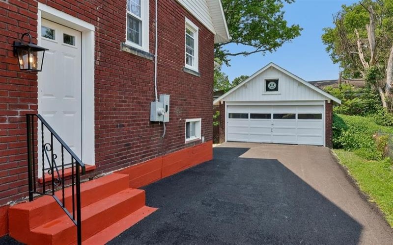 241 Charles AVENUE, New Kensington, 15068, 5 Bedrooms Bedrooms, 9 Rooms Rooms,2 BathroomsBathrooms,Residential,For Sale,Charles,1765321