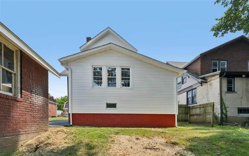 241 Charles AVENUE, New Kensington, 15068, 5 Bedrooms Bedrooms, 9 Rooms Rooms,2 BathroomsBathrooms,Residential,For Sale,Charles,1765321