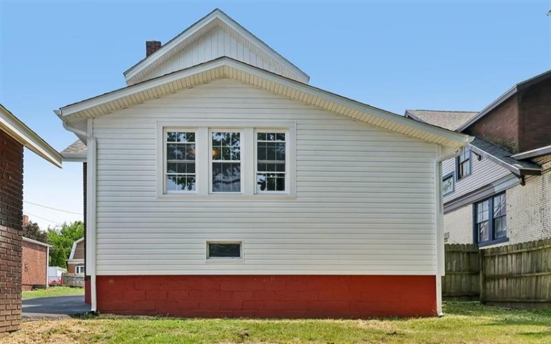 241 Charles AVENUE, New Kensington, 15068, 5 Bedrooms Bedrooms, 9 Rooms Rooms,2 BathroomsBathrooms,Residential,For Sale,Charles,1765321