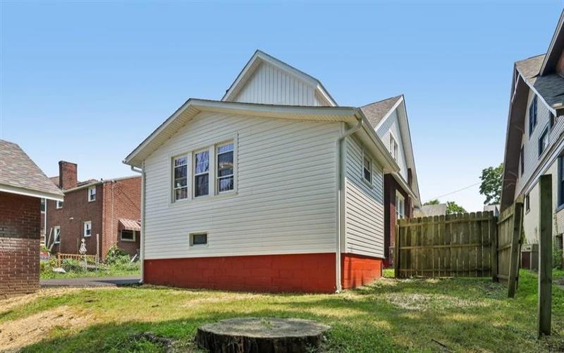 241 Charles AVENUE, New Kensington, 15068, 5 Bedrooms Bedrooms, 9 Rooms Rooms,2 BathroomsBathrooms,Residential,For Sale,Charles,1765321