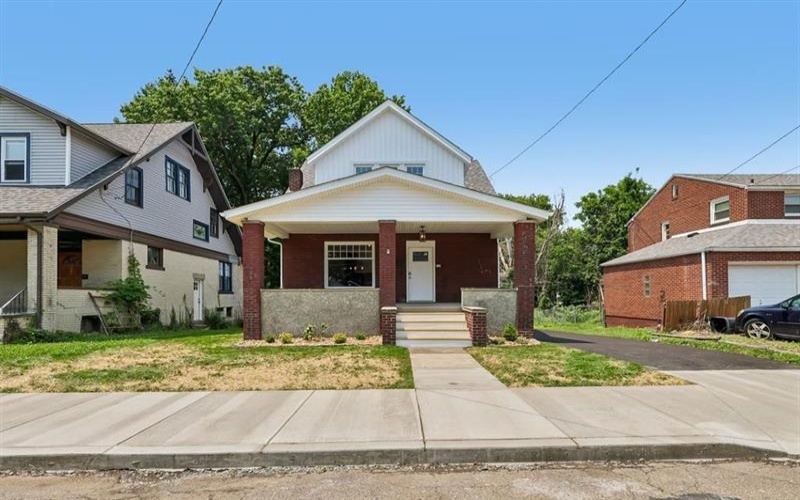 241 Charles AVENUE, New Kensington, 15068, 5 Bedrooms Bedrooms, 9 Rooms Rooms,2 BathroomsBathrooms,Residential,For Sale,Charles,1765321