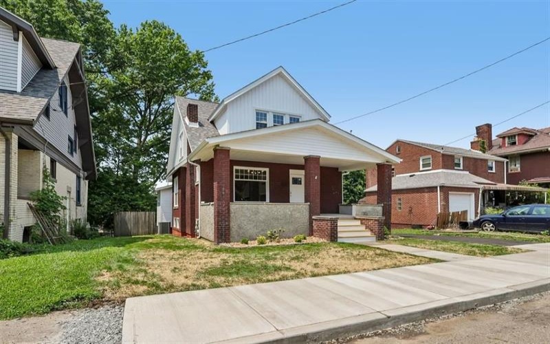 241 Charles AVENUE, New Kensington, 15068, 5 Bedrooms Bedrooms, 9 Rooms Rooms,2 BathroomsBathrooms,Residential,For Sale,Charles,1765321