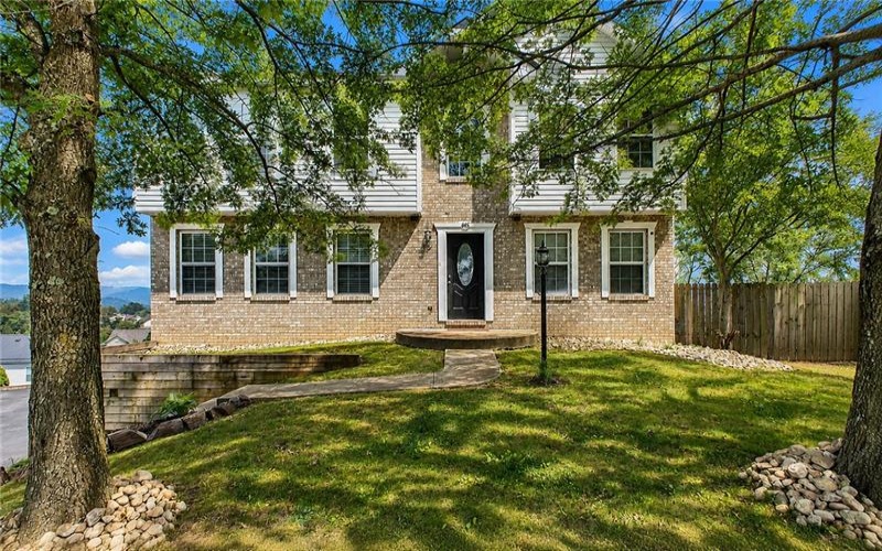 415 Crossbow Dr, New Stanton, 15672, 5 Bedrooms Bedrooms, 12 Rooms Rooms,3.1 BathroomsBathrooms,Residential,For Sale,Crossbow Dr,1765322