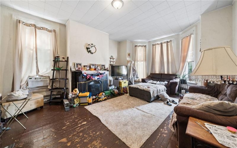 323 Pittsburgh, Greensburg, 15601, ,Multi-unit,For Sale,Pittsburgh,1765332