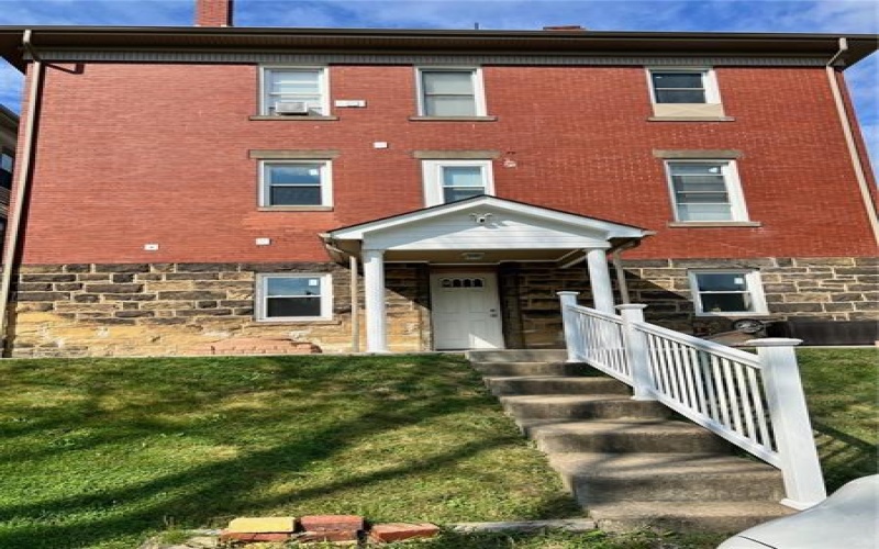 660 E Maiden Street, Washington, 15301, 4 Bedrooms Bedrooms, ,2.1 BathroomsBathrooms,Residential,For Sale,E Maiden Street,1766937