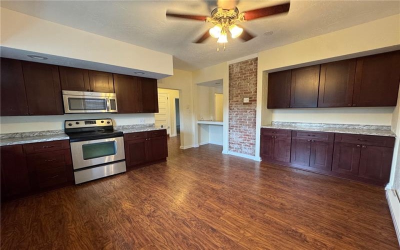 660 E Maiden Street, Washington, 15301, 4 Bedrooms Bedrooms, ,2.1 BathroomsBathrooms,Residential,For Sale,E Maiden Street,1766937