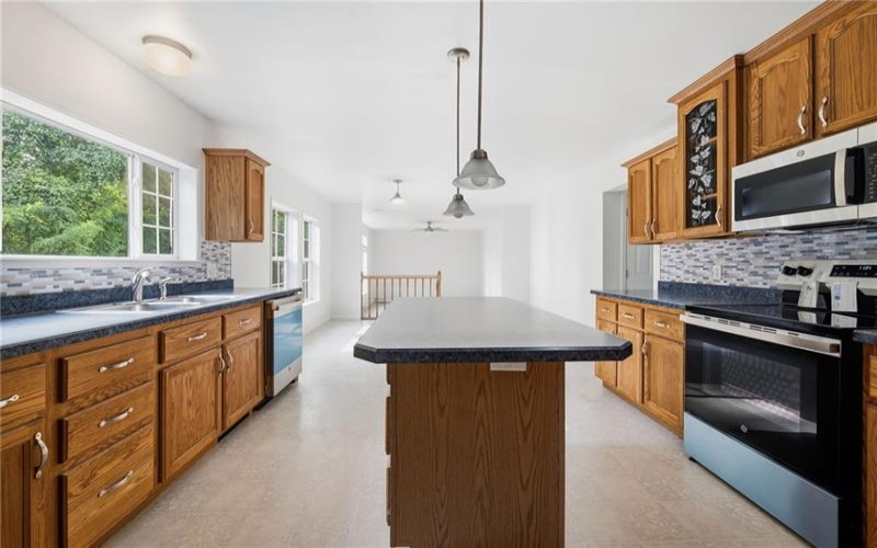 255 Mount Zion Rd, Prosperity, 15329, 3 Bedrooms Bedrooms, 9 Rooms Rooms,2 BathroomsBathrooms,Residential,For Sale,Mount Zion Rd,1766940