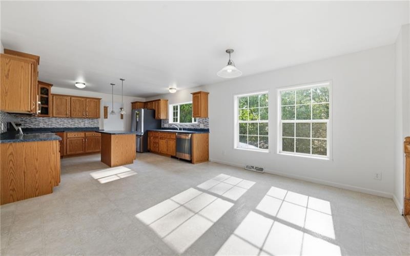 255 Mount Zion Rd, Prosperity, 15329, 3 Bedrooms Bedrooms, 9 Rooms Rooms,2 BathroomsBathrooms,Residential,For Sale,Mount Zion Rd,1766940