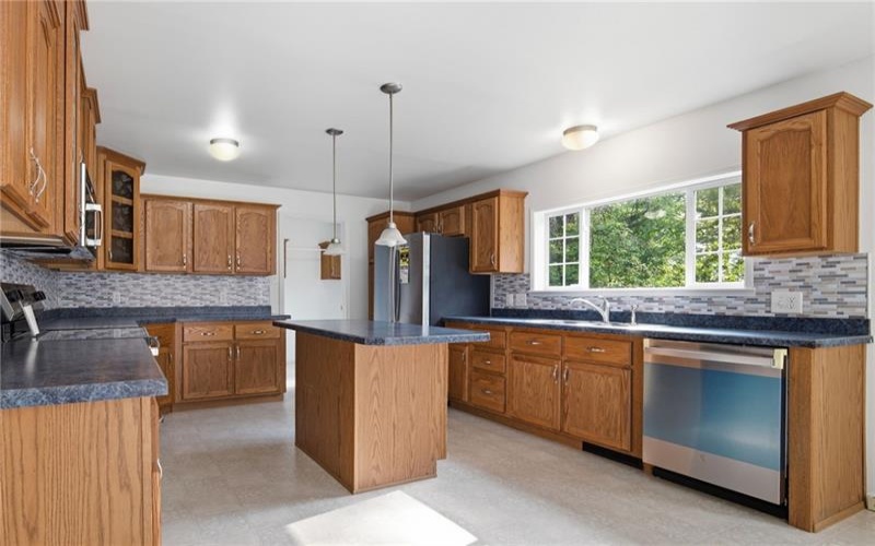 255 Mount Zion Rd, Prosperity, 15329, 3 Bedrooms Bedrooms, 9 Rooms Rooms,2 BathroomsBathrooms,Residential,For Sale,Mount Zion Rd,1766940
