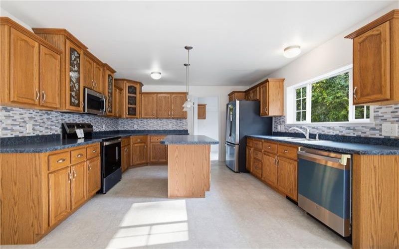 255 Mount Zion Rd, Prosperity, 15329, 3 Bedrooms Bedrooms, 9 Rooms Rooms,2 BathroomsBathrooms,Residential,For Sale,Mount Zion Rd,1766940