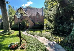 1080 Woodberry Rd, New Kensington, 15068, 5 Bedrooms Bedrooms, 11 Rooms Rooms,3.3 BathroomsBathrooms,Residential,For Sale,Woodberry Rd,1768304