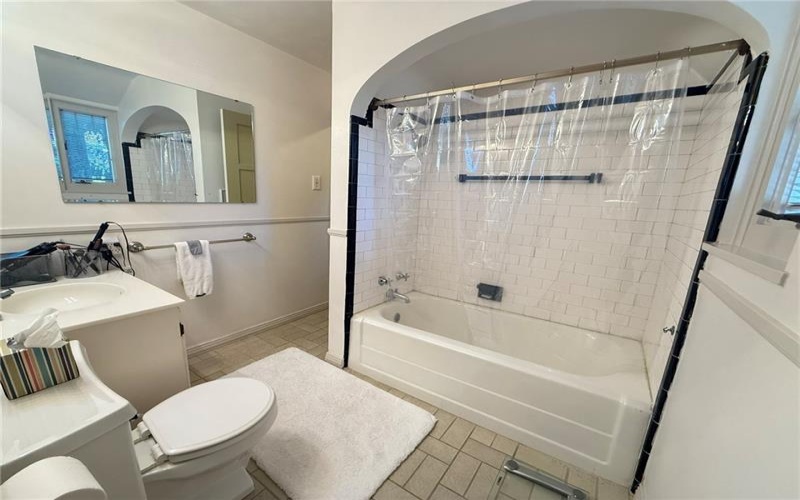 1080 Woodberry Rd, New Kensington, 15068, 5 Bedrooms Bedrooms, 11 Rooms Rooms,3.3 BathroomsBathrooms,Residential,For Sale,Woodberry Rd,1768304