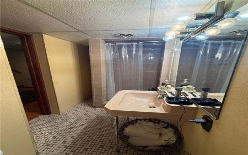 1080 Woodberry Rd, New Kensington, 15068, 5 Bedrooms Bedrooms, 11 Rooms Rooms,3.3 BathroomsBathrooms,Residential,For Sale,Woodberry Rd,1768304