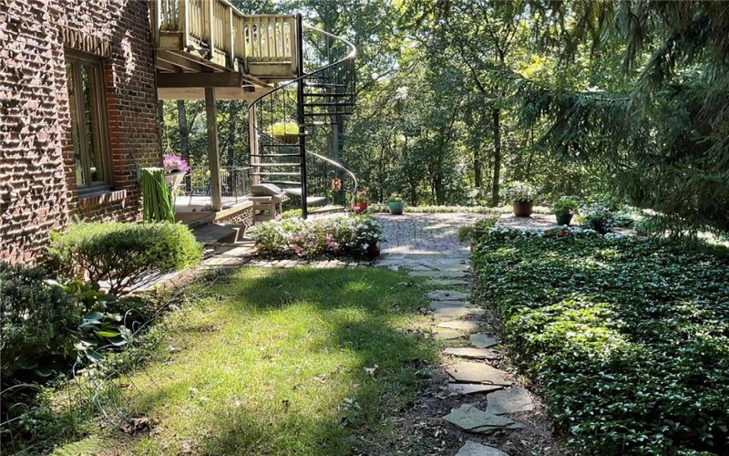 1080 Woodberry Rd, New Kensington, 15068, 5 Bedrooms Bedrooms, 11 Rooms Rooms,3.3 BathroomsBathrooms,Residential,For Sale,Woodberry Rd,1768304