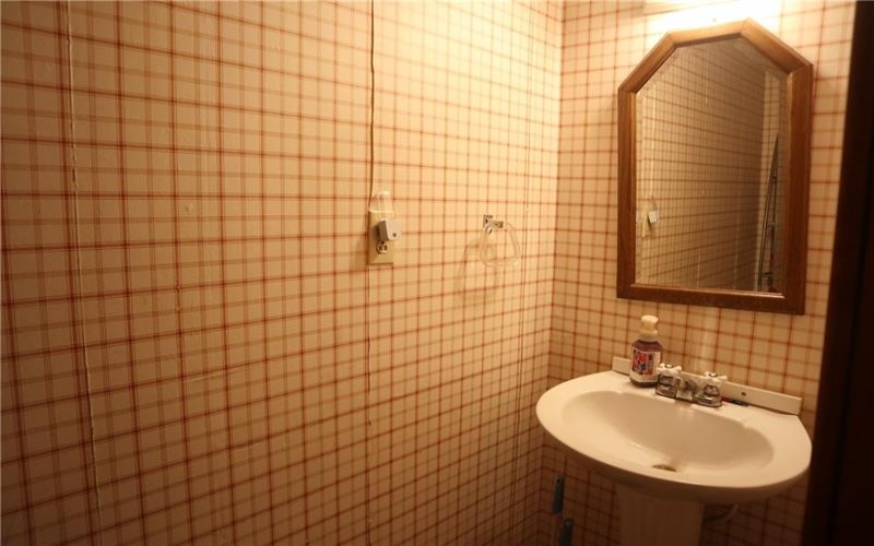 627 Wood St, California, 15419, 4 Bedrooms Bedrooms, 8 Rooms Rooms,2 BathroomsBathrooms,Residential,For Sale,Wood St,1768307