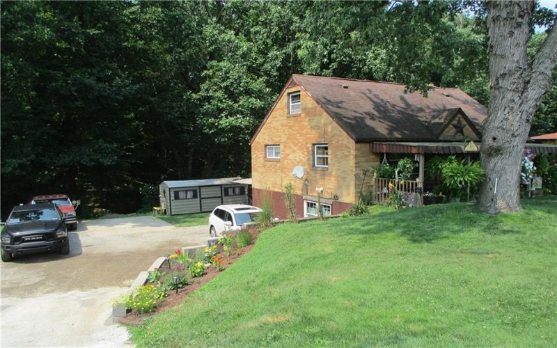 180 Forest Dr, North Huntingdon, 15642, 3 Bedrooms Bedrooms, 9 Rooms Rooms,1.1 BathroomsBathrooms,Residential,For Sale,Forest Dr,1765408