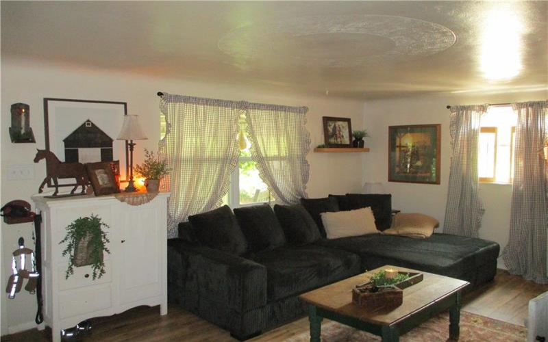 180 Forest Dr, North Huntingdon, 15642, 3 Bedrooms Bedrooms, 9 Rooms Rooms,1.1 BathroomsBathrooms,Residential,For Sale,Forest Dr,1765408