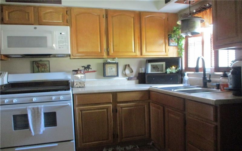 180 Forest Dr, North Huntingdon, 15642, 3 Bedrooms Bedrooms, 9 Rooms Rooms,1.1 BathroomsBathrooms,Residential,For Sale,Forest Dr,1765408