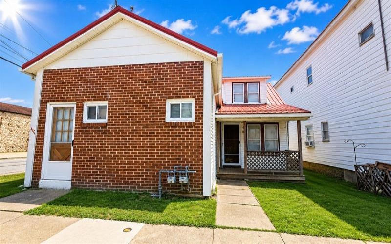 322 Indiana Avenue, Avonmore, 15618, 6 Bedroom Bedrooms, ,3 BathroomBathrooms,Residential,For Sale,Indiana Avenue,1766978