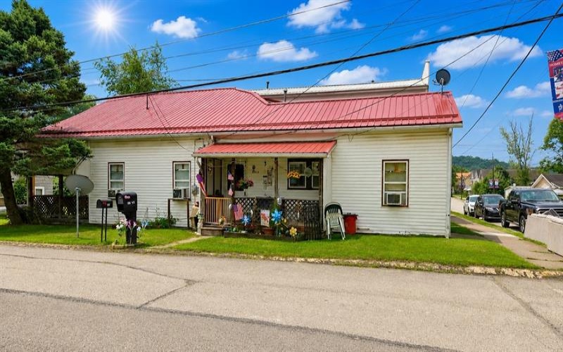 322 Indiana Avenue, Avonmore, 15618, 6 Bedroom Bedrooms, ,3 BathroomBathrooms,Residential,For Sale,Indiana Avenue,1766978