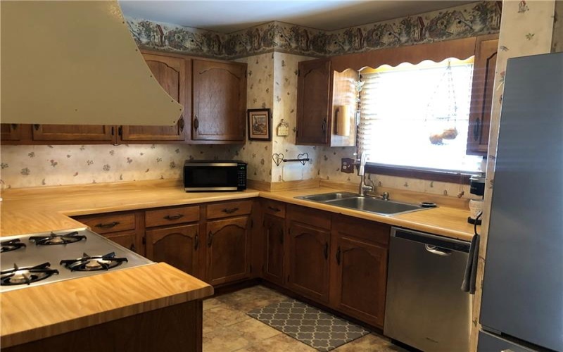 15 KENSINGTON CIRCLE, Uniontown, 15401, 5 Bedrooms Bedrooms, 14 Rooms Rooms,2.1 BathroomsBathrooms,Residential,For Sale,KENSINGTON CIRCLE,1767005