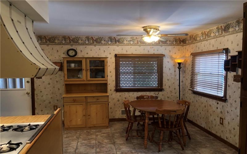 15 KENSINGTON CIRCLE, Uniontown, 15401, 5 Bedrooms Bedrooms, 14 Rooms Rooms,2.1 BathroomsBathrooms,Residential,For Sale,KENSINGTON CIRCLE,1767005