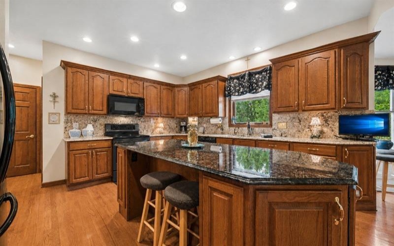 32 Hawthorne Ln, penn Twp, 15642, 4 Bedroom Bedrooms, 11 Room Rooms,4.1 BathroomBathrooms,Residential,For Sale,Hawthorne Ln,1767059