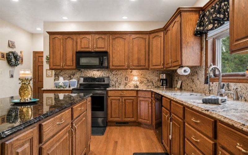 32 Hawthorne Ln, penn Twp, 15642, 4 Bedroom Bedrooms, 11 Room Rooms,4.1 BathroomBathrooms,Residential,For Sale,Hawthorne Ln,1767059