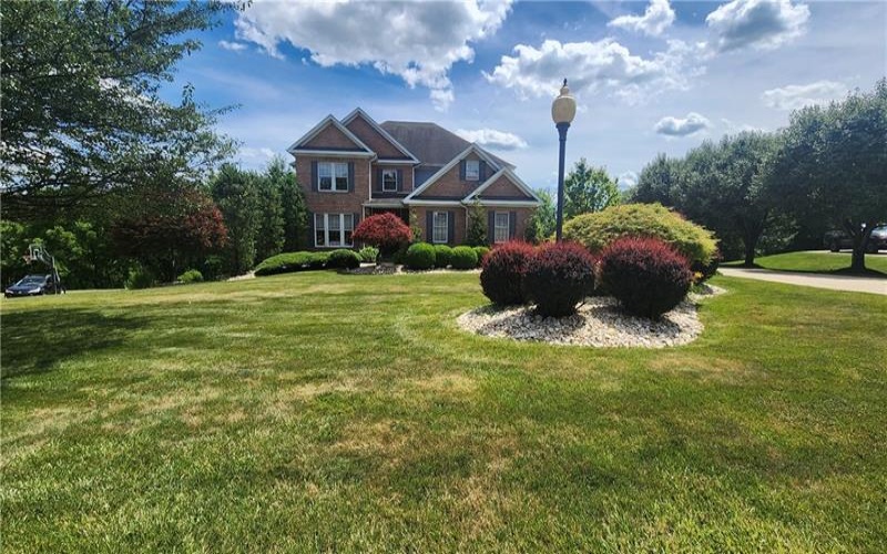 32 Hawthorne Ln, penn Twp, 15642, 4 Bedroom Bedrooms, 11 Room Rooms,4.1 BathroomBathrooms,Residential,For Sale,Hawthorne Ln,1767059
