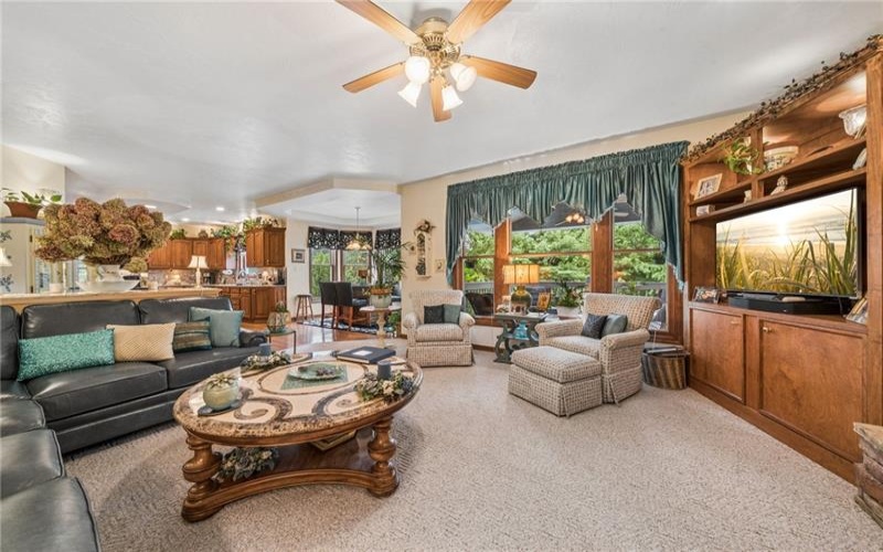 32 Hawthorne Ln, penn Twp, 15642, 4 Bedroom Bedrooms, 11 Room Rooms,4.1 BathroomBathrooms,Residential,For Sale,Hawthorne Ln,1767059