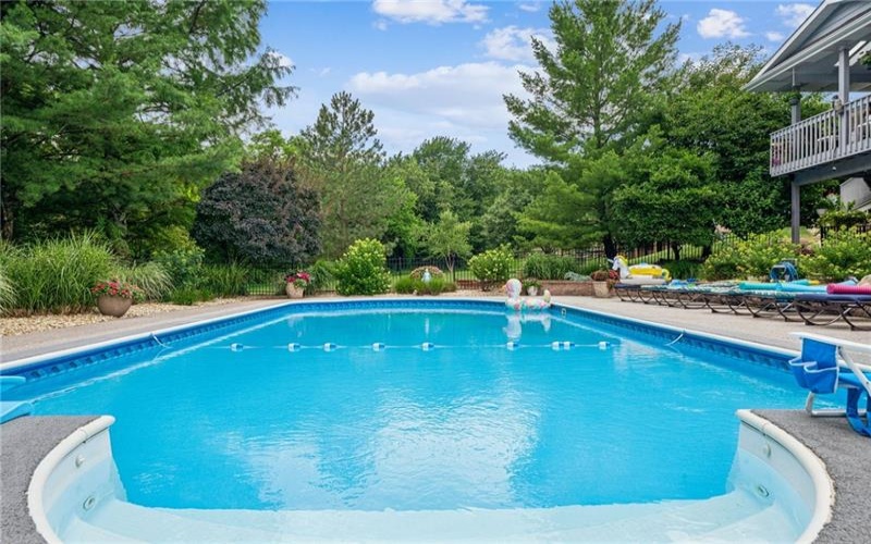32 Hawthorne Ln, penn Twp, 15642, 4 Bedroom Bedrooms, 11 Room Rooms,4.1 BathroomBathrooms,Residential,For Sale,Hawthorne Ln,1767059