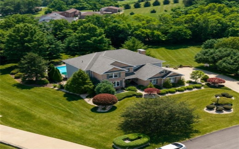 32 Hawthorne Ln, penn Twp, 15642, 4 Bedroom Bedrooms, 11 Room Rooms,4.1 BathroomBathrooms,Residential,For Sale,Hawthorne Ln,1767059