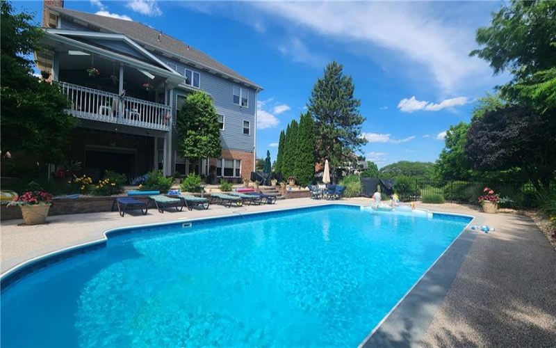 32 Hawthorne Ln, penn Twp, 15642, 4 Bedroom Bedrooms, 11 Room Rooms,4.1 BathroomBathrooms,Residential,For Sale,Hawthorne Ln,1767059