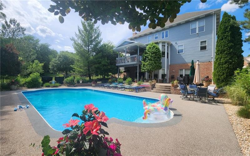 32 Hawthorne Ln, penn Twp, 15642, 4 Bedroom Bedrooms, 11 Room Rooms,4.1 BathroomBathrooms,Residential,For Sale,Hawthorne Ln,1767059