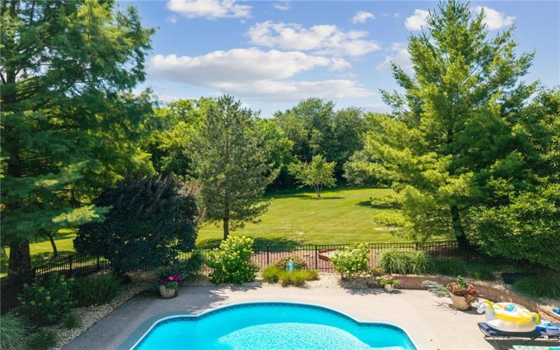 32 Hawthorne Ln, penn Twp, 15642, 4 Bedroom Bedrooms, 11 Room Rooms,4.1 BathroomBathrooms,Residential,For Sale,Hawthorne Ln,1767059