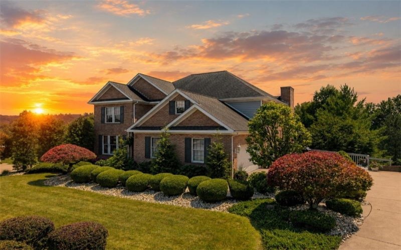32 Hawthorne Ln, penn Twp, 15642, 4 Bedroom Bedrooms, 11 Room Rooms,4.1 BathroomBathrooms,Residential,For Sale,Hawthorne Ln,1767059