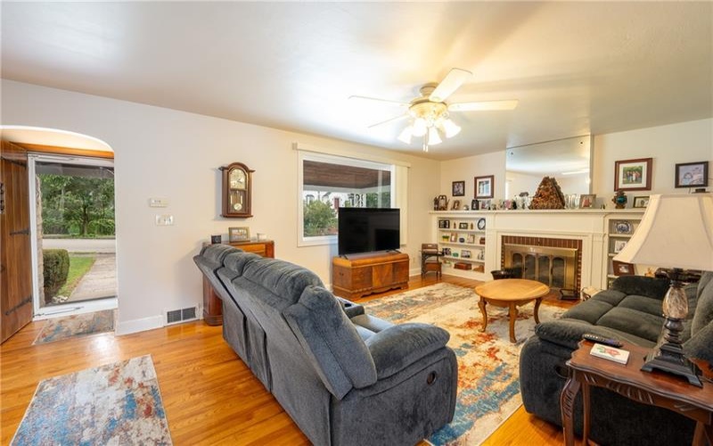 720 Main St, Latrobe, 15650, 3 Bedrooms Bedrooms, ,3 BathroomsBathrooms,Residential,For Sale,Main St,1767069