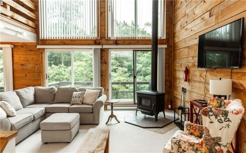 55 Valleyview Drive, Hidden Valley, 15502, 3 Bedrooms Bedrooms, 9 Rooms Rooms,1.1 BathroomsBathrooms,Residential,For Sale,Valleyview Drive,1767199