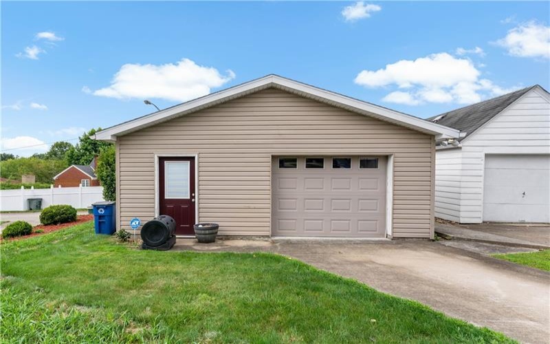341 Elizabeth St, Uniontown, 15401, 4 Bedrooms Bedrooms, ,2.1 BathroomsBathrooms,Residential,For Sale,Elizabeth St,1767223