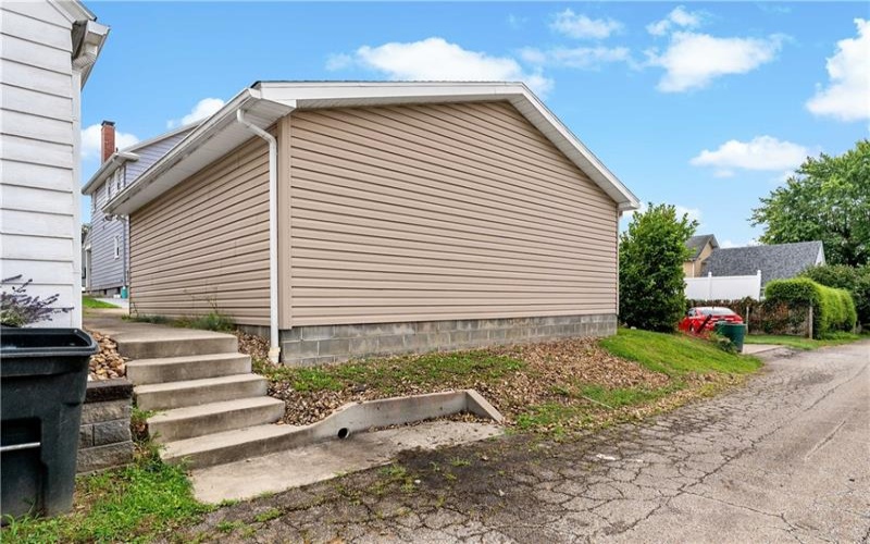 341 Elizabeth St, Uniontown, 15401, 4 Bedrooms Bedrooms, ,2.1 BathroomsBathrooms,Residential,For Sale,Elizabeth St,1767223