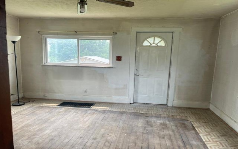 18 MAIN STREET, Daisytown, 15427, 2 Bedrooms Bedrooms, 4 Rooms Rooms,1 BathroomBathrooms,Residential,For Sale,MAIN STREET,1765742