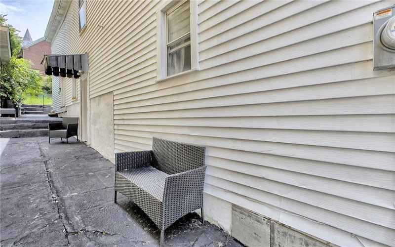 218 4th Street, Jeannette, 15644, 4 Bedrooms Bedrooms, 7 Rooms Rooms,1.1 BathroomsBathrooms,Residential,For Sale,4th Street,1765750